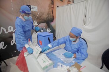 Personal de enfermería se prepara