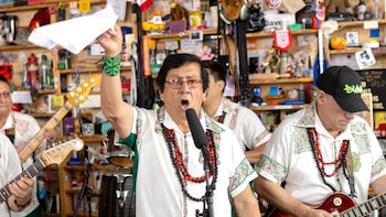 Los Mirlos interpretaron cinco canciones en su debut en Tiny Desk, el formato de NPR Music dedicado en septiembre a artistas latinoamericanos