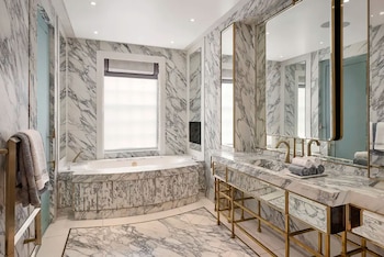 Ubicada en Knightsbridge, ofrece acceso