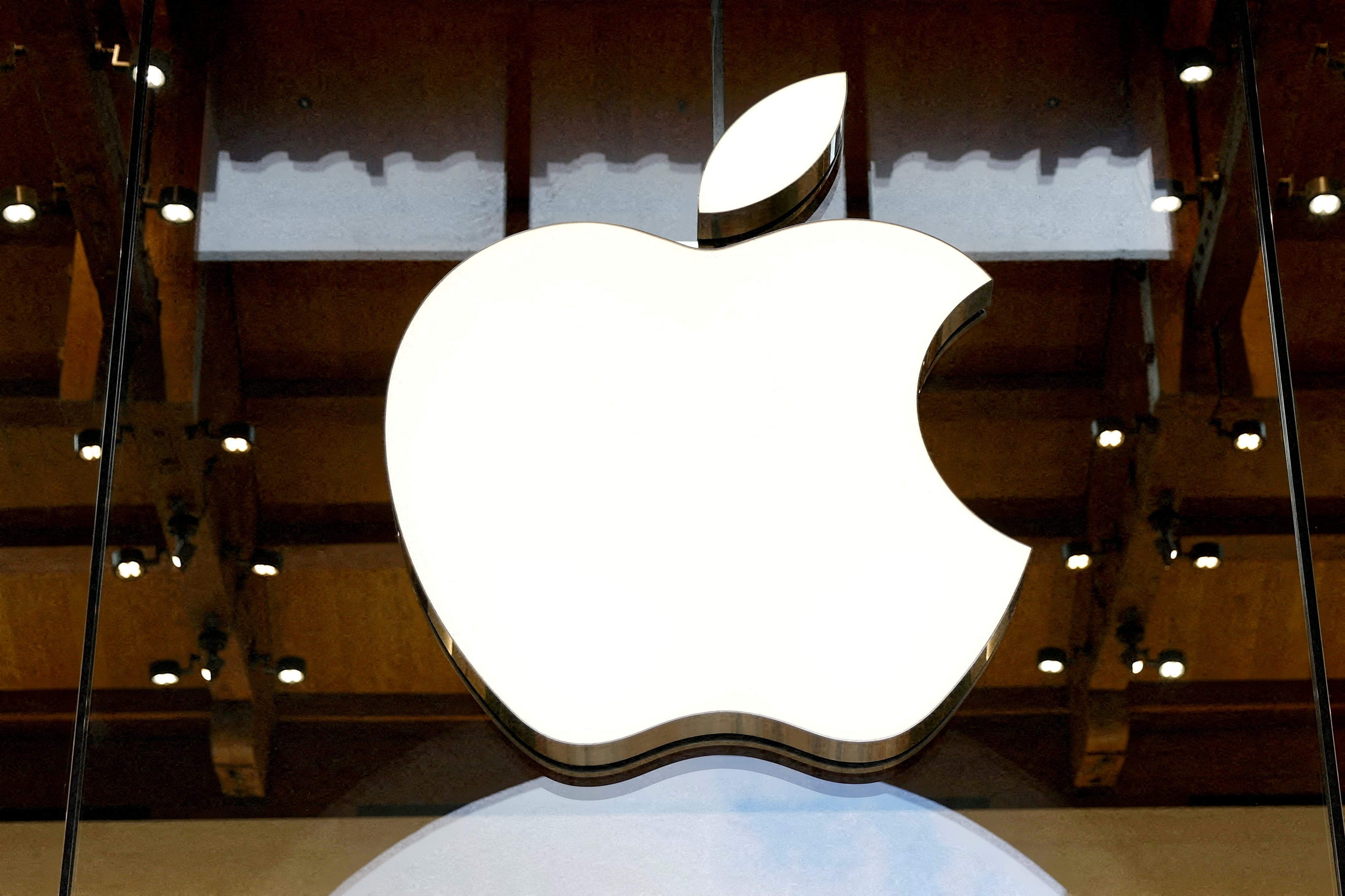 La nueva etapa de Apple redefine nombres clave, retail, hardware, marketing y servicios entran en revisión - REUTERS/Abdul Saboor/File Photo