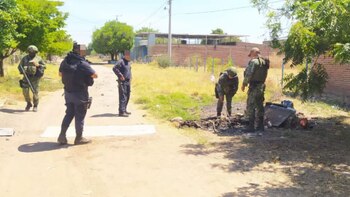 Aguililla:彼らはCJNGの撤退後に埋葬された爆発物を発見した