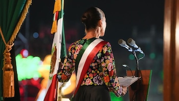 Vestido que usó Claudia Sheinbaum en el Grito de Independencia 2026: quién lo diseñó y cuál es su significado