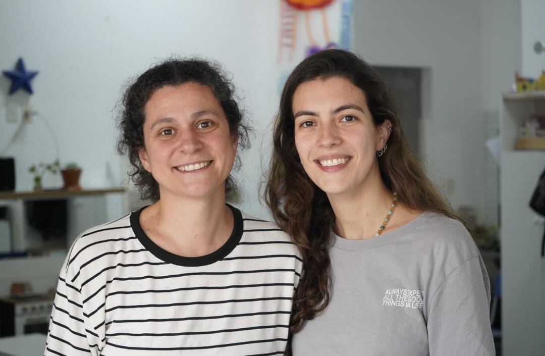 Lucila Sánchez y Dana Villar se complementan como dupla pedagógica al frente de una sala de 5 años.