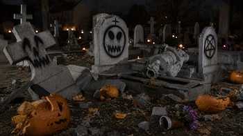 Costa Rica reforzará vigilancia en cementerios, iglesias y bares durante Halloween para evitar actos vandálicos