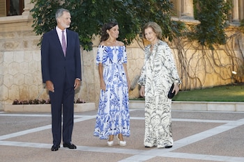 Los Reyes junto a la reina Sofía en la tradicional recepción de Marivent. (Casa Real)