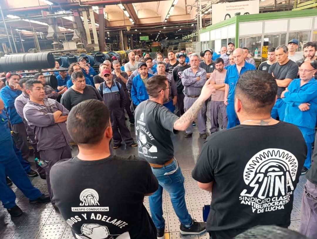 Una asamblea del Sindicato del Neumático (SUTNA)