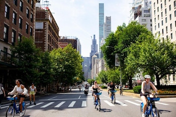 Summer Streets también se extiende a otros distritos con rutas adaptadas a cada comunidad.