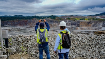 Mulino conforma equipo de ministros para elaborar informe sobre realidad técnica, económica y ambiental de la mina de cobre