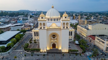 Diversos establecimientos del Centro Histórico obtuvieron distinciones internacionales en la gala Fine Dining Table, fortaleciendo el prestigio turístico y gastronómico de la zona. (Cortesía: Centro Histórico de San Salvador)