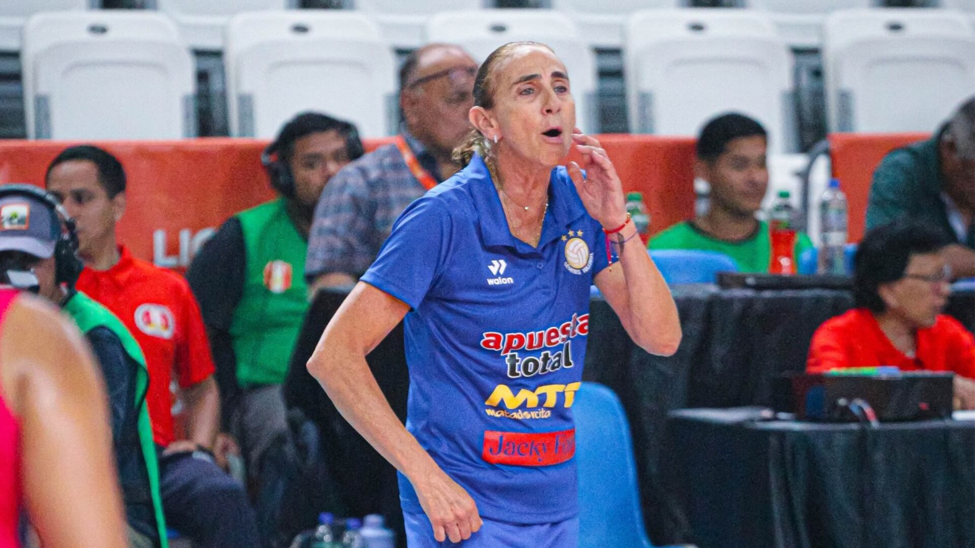 Natalia Málaga es la entrenadora de Géminis. Crédito: Prensa club