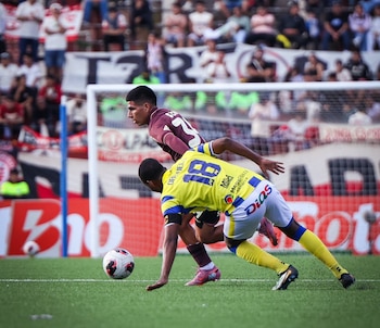 Piero Quispe ingresó a los 72 minutos ante FC Cajamarca y supo romper líneas, mostrándose como un elemento desequilibrante. - créditos: Universitario