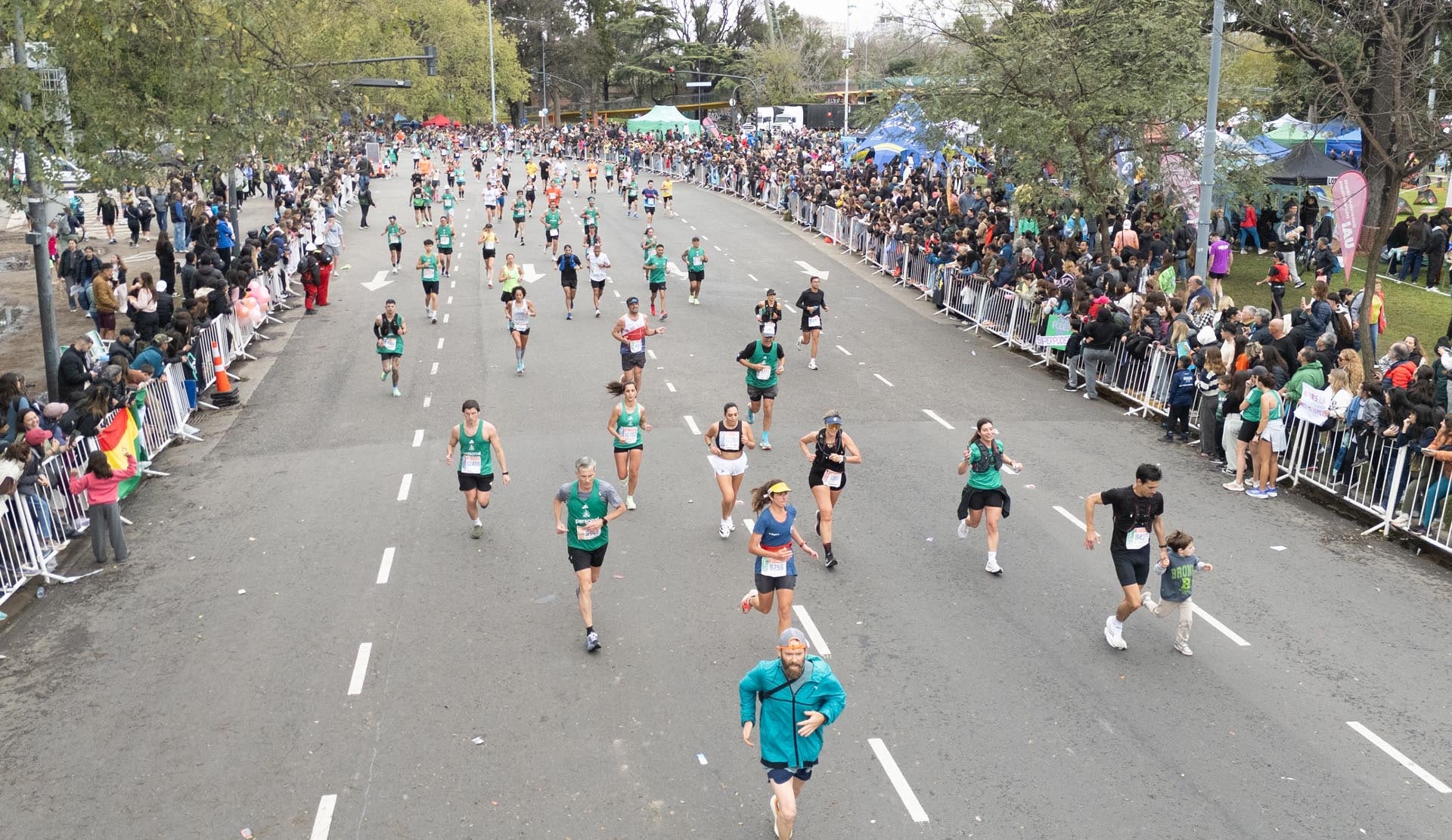 La salida de los corredores en la maratón de Buenos Aires se organizará en tandas según el tiempo estimado, con partida para atletas con discapacidad a las 6:57