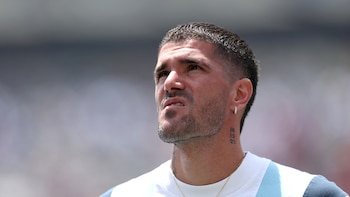 La dificultad que sufrieron De Paul y Paredes en su ritual antes de la final entre Argentina y España: el fuerte mensaje del vestuario