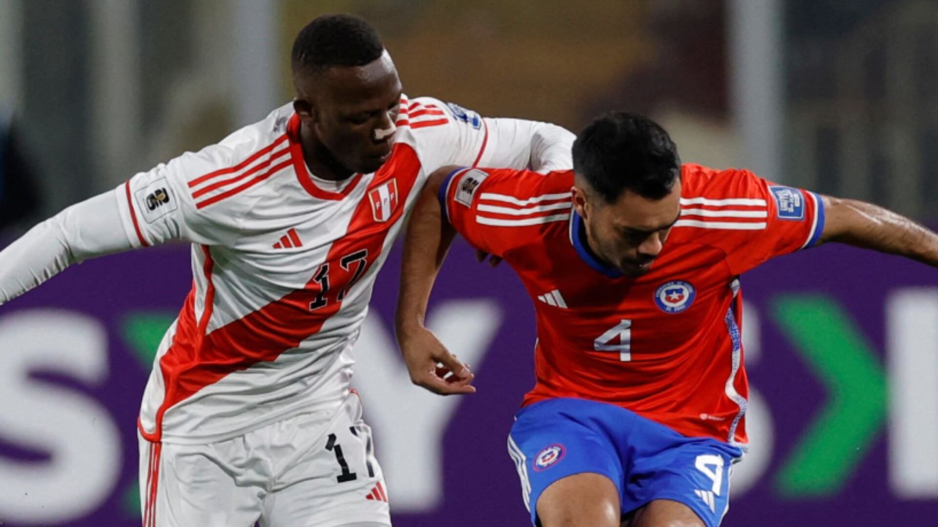 El último Perú vs Chile se disputó el 12 de octubre del 2023 por las Eliminatorias 2026 y acabó en victoria de 2-0 para los 'sureños' en Santiago. - créditos: Getty Images