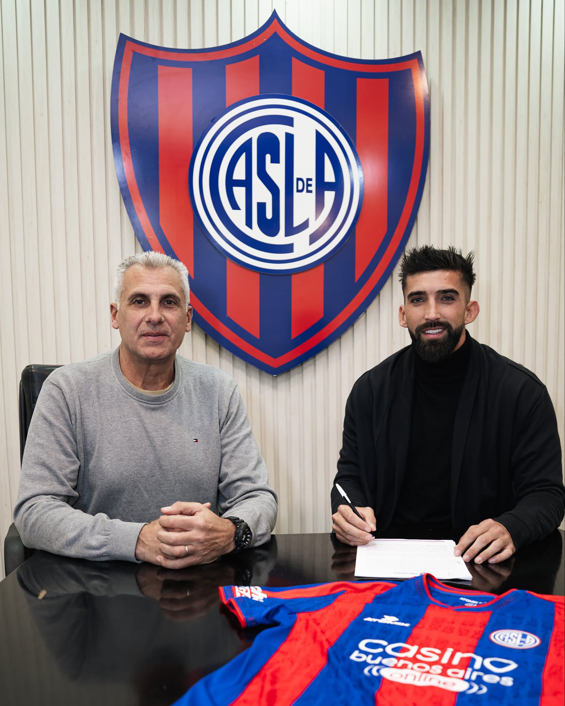 Emiliano Amor es nuevo refuerzo de San Lorenzo: arribó en condición de libre y firmó contrato hasta diciembre de 2027