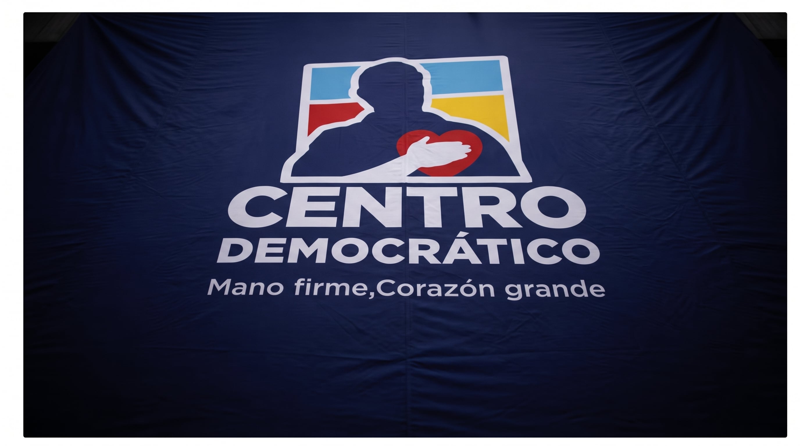 Centro Democrático va por el negocio del oro con la minería pequeña: propone proyecto para golpear a los grupos armados