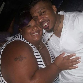 La organización que fundó sigue