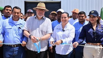 Gobierno inaugura centro de acopio de maíz, en Las Cruces, Péten