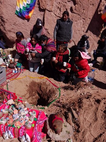 En medio del ritual de