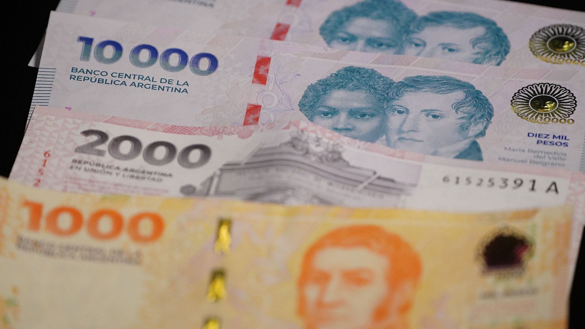 El primer aguinaldo de 2025 debe abonarse antes del 30 de junio, según la Ley 23.041 (Franco Fafasuli)