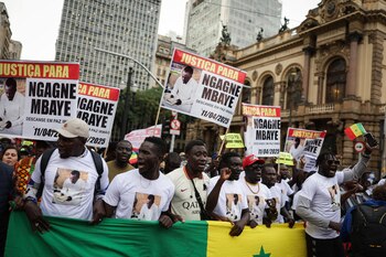 Migrantes protestaron contra la violencia policial tras la muerte de un senegalés en San Pablo