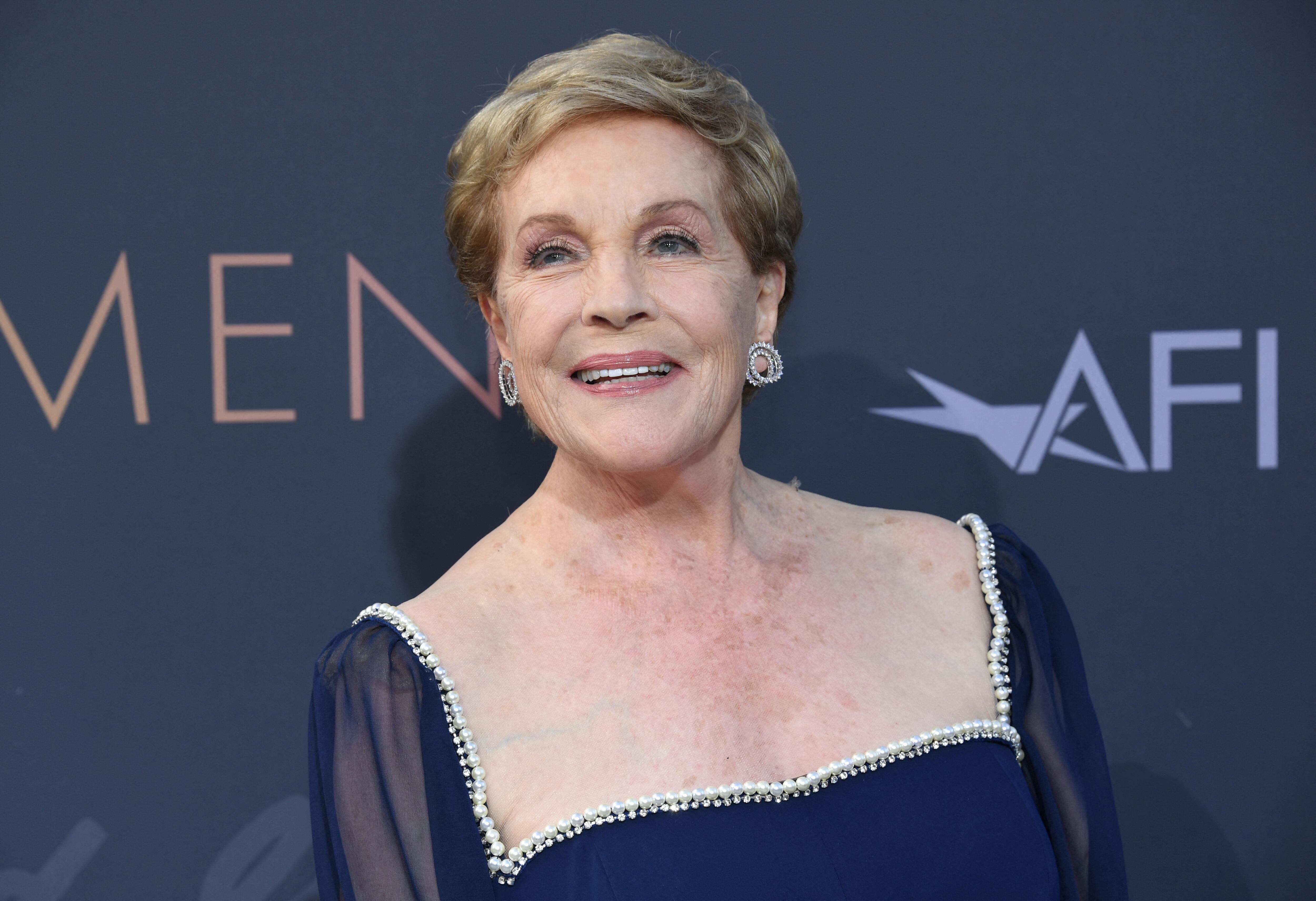 La actriz británica Julie Andrews mantiene su vigencia creativa tanto en la literatura como en el mundo audiovisual