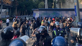 manifestación feminista colonia roma (Foto: Twitter@EstefaniaVeloz)