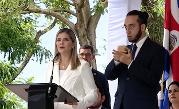 Laura Fernández pronunció su discurso durante el acto oficial por los 205 años de independencia de Costa Rica en el Parque Nacional de San José. Crédito: Captura video Presidencia de la República