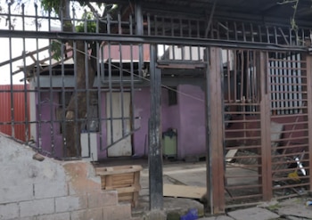 La banda Los Lara expulsó a la familia de Javier de su casa en Hatillo y les ordenó desalojar una propiedad que habían pagado tras años de esfuerzo. (Foto: CR Hoy)