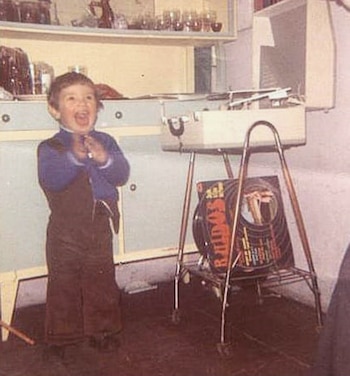 Durante su infancia, feliz al