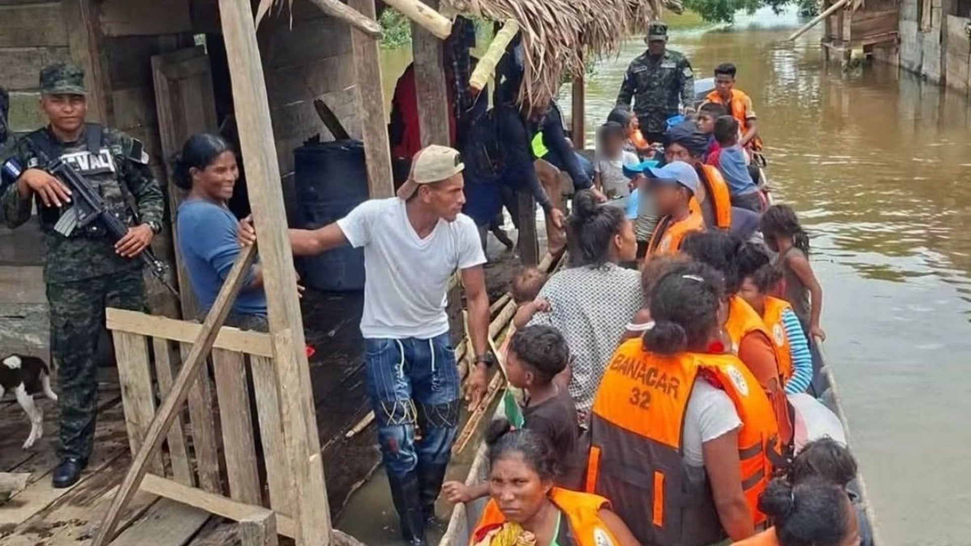 Fuerzas Armadas de Honduras evacúan a 258 personas por inundaciones en Gracias a Dios