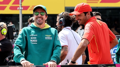 ¿Cuántos puntos tienen Fernando Alonso y Carlos Sainz en la superlicencia de la F1?