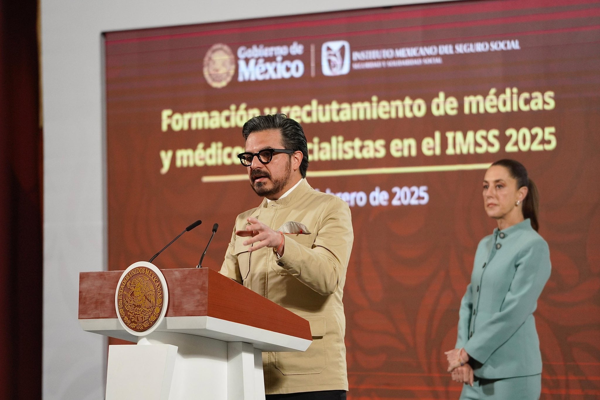 Pese al récord de empleos, el IMSS enfrenta retos estructurales como déficit financiero proyectado y saturación en clínicas y hospitales. (IMSS)