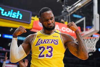 LeBron James se dirigió tanto a sus seguidores como a sus críticos, invitándolos a acompañarlo en el siguiente capítulo de su carrera (AP Foto/Mark J. Terrill, Archivo)