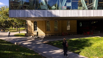 Cornell prohíbe las fiestas de las fraternidades y anuncia cambios para casos de agresión sexual
