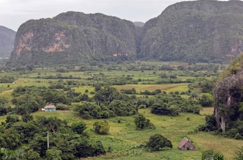 El Valle de Viñales es Patrimonio Natural de la Humanidad y su oferta turística depende mayoritariamente de emprendimientos privados./ (EFE)