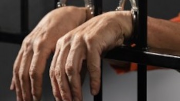 Madre e hija pagarán 32