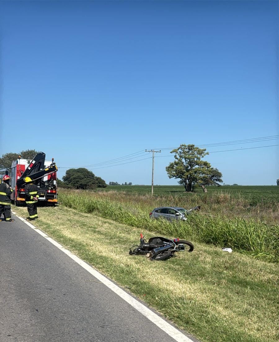 El siniestro vial involucró a un automóvil Honda HR-V y una motocicleta Keller