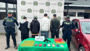 Capturados cuatro hombres por hurtos a supermercados de cadena en Bogotá: se vestían como empleados