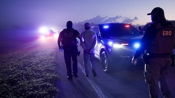 ICE notificó al guatemalteco una orden de comparecencia ante un juez de inmigración mientras avanza el proceso de expulsión y deportación.