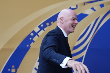 El organismo europeo rechazó la iniciativa y sostuvo que la FIFA no debe “vender” el fútbol, mientras el proyecto busca mayoría entre las federaciones y abre conversaciones con J. P. Morgan y Thrive Eternal - crédito Omar Alonso/EFE