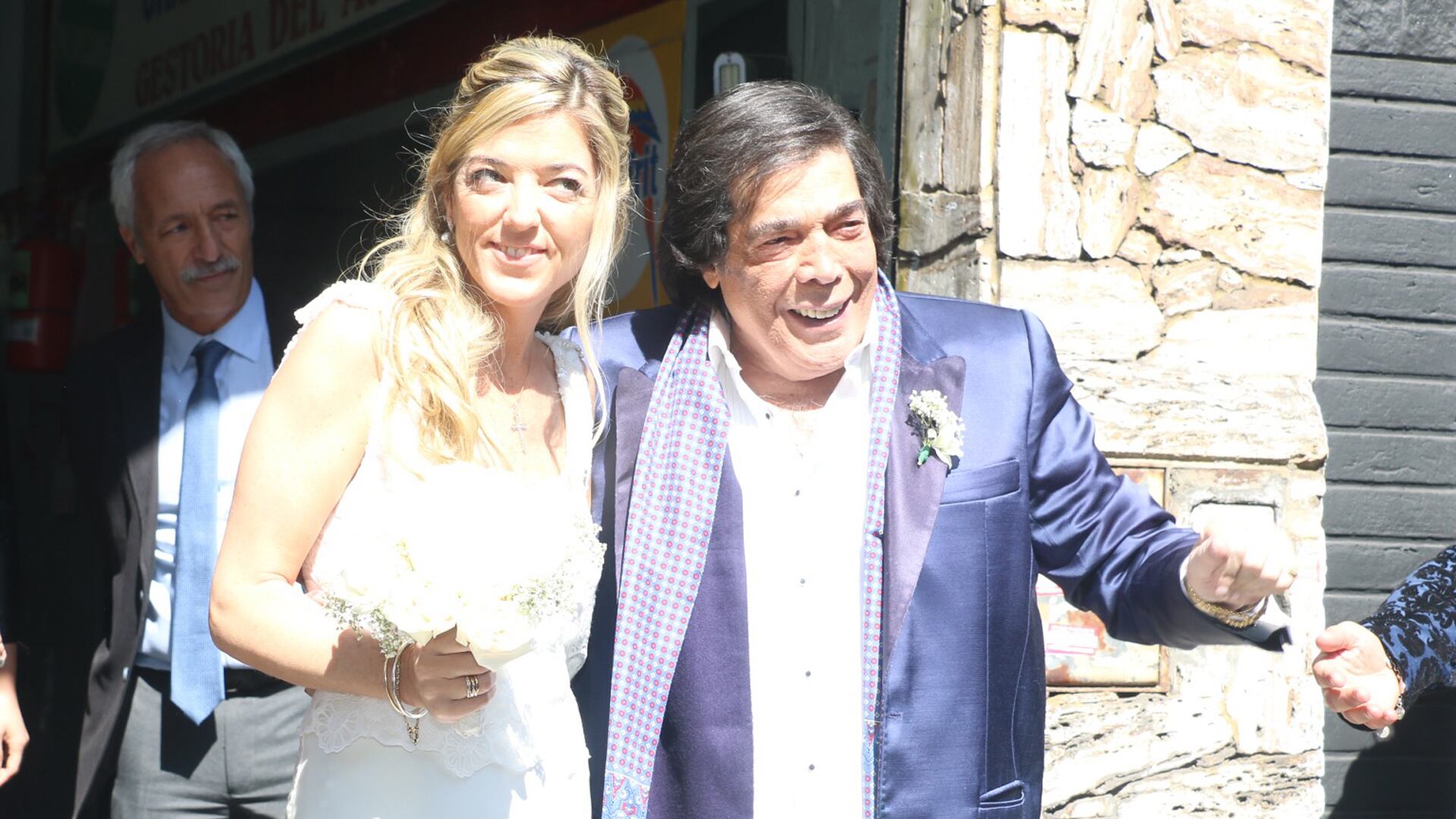 Cacho Castaña en su casamiento con Marina Rosenthal en agosto de 2016 (Crédito: Vero Guerman)