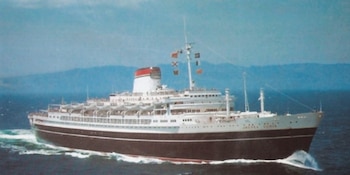 El transatlántico destacó por su lujo y avanzadas características técnicas, pero exhibía graves problemas de estabilidad lateral desde su viaje inaugural (Wikipedia)