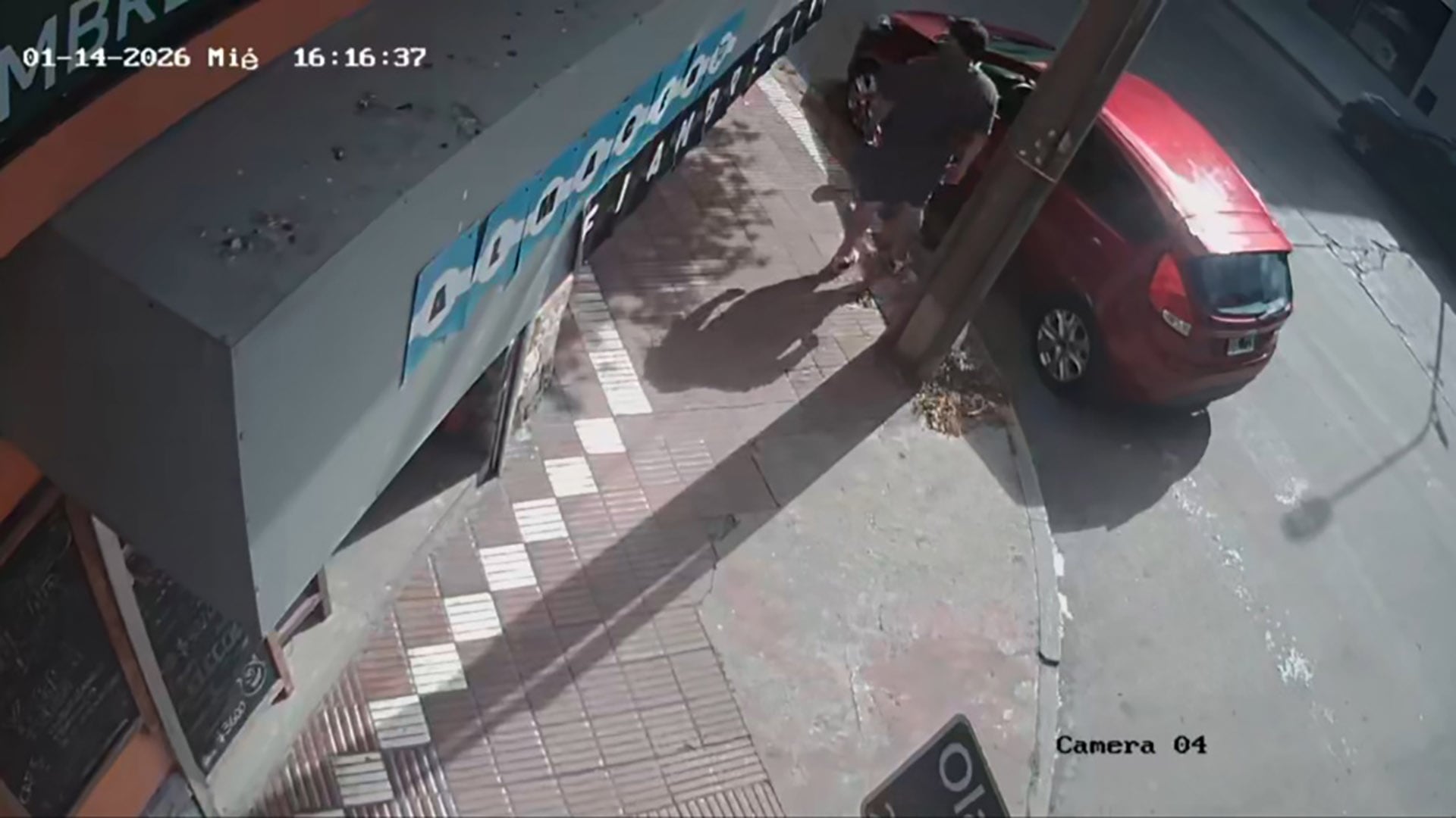 Robaron un auto en Mar del Plata con una bebé de tres meses dentro: detuvieron a un adolescente