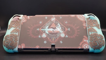 Nintendo Switch, Joy-Con con funda protectora de silicona/grips con temática The Legend of Zelda: Tears of the Kingdom (Viasubasta)