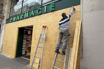 Los comercios de París toman precauciones antes de una nueva manifestación