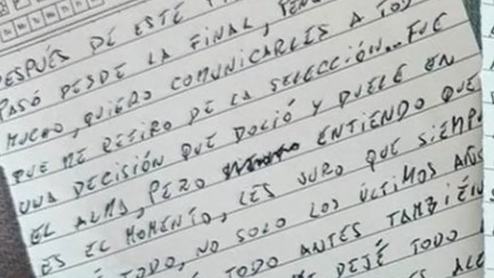 La palabra que tachó Messi en su carta generó un debate con el objetivo de descifrar la frase completa