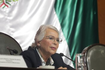 La exministra aseguró que continúa