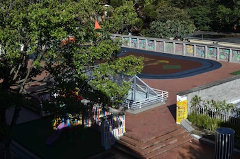 La reforma estatutaria acordada busca garantizar mayor participación de las familias y la supervisión de la Embajada de Francia en las decisiones clave del colegio - crédito LfBogota Louis-Pasteur / Facebook