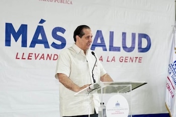 La decisión del ministro de Salud abre un debate sobre la cobertura estatal de tratamientos para enfermedades de baja incidencia. Se evalúan alternativas que podrían cambiar el panorama para cientos de pacientes en República Dominicana (Foto archivo, cortesía Gobernación de Monte Plata)
